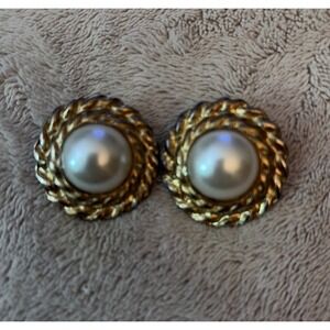 Rope Faux Pearl Earrings Clip on Gold Tone Couture Vintage 80' s